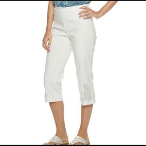 Dana Buchman Size Small White Slimming Capri Pants